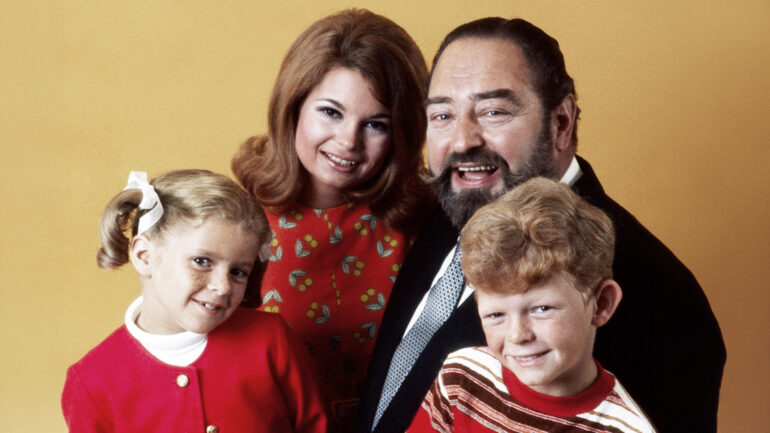 FAMILY AFFAIR, from left, Anissa Jones, Kathy Garver, Sebastian Cabot, Johnny Whitaker, on-set, 1966-71 (1967 photo).