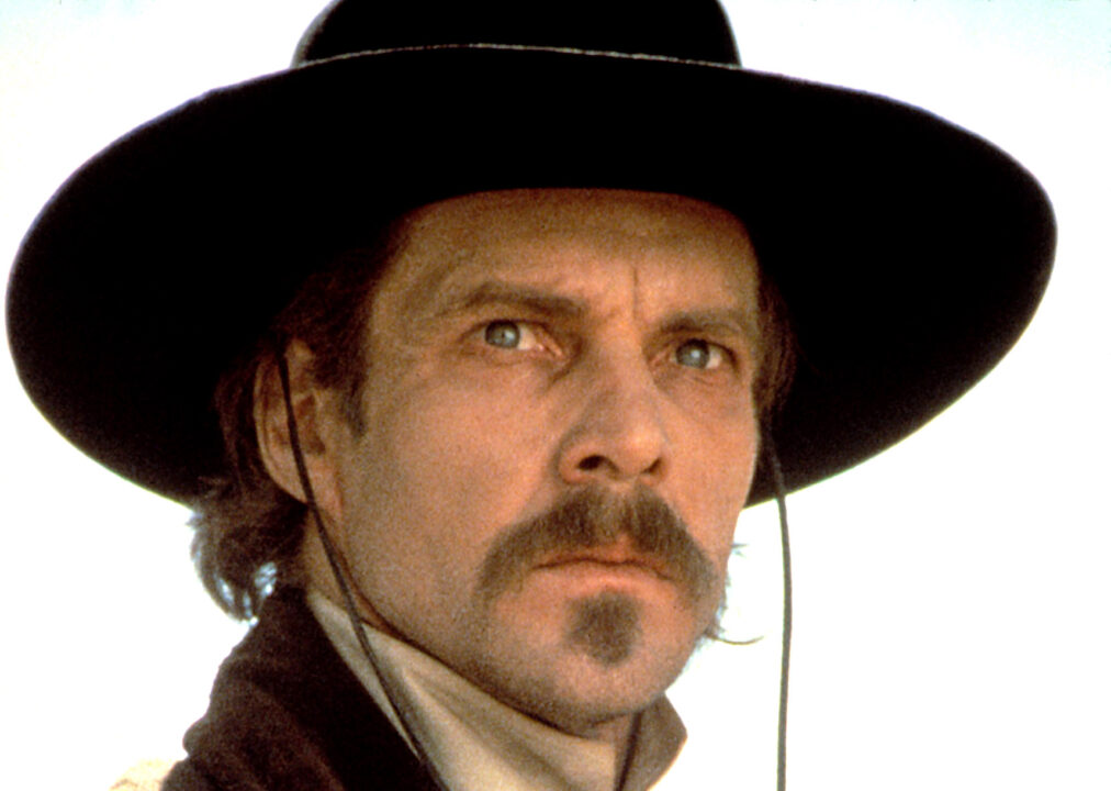 WYATT EARP, Dennis Quaid, 1994,