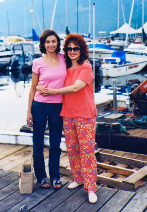 The Judd Family: Truth Be Told (L to R) Ashley Judd and Naomi Judd