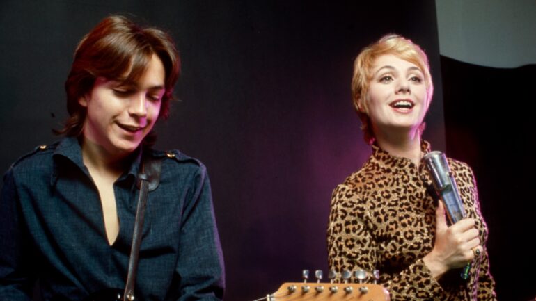 THE PARTRIDGE FAMILY, from left: David Cassidy, Shirley Jones, 1970-74. photo: Gene Trindl/TV Guide/courtesy Everett Collection