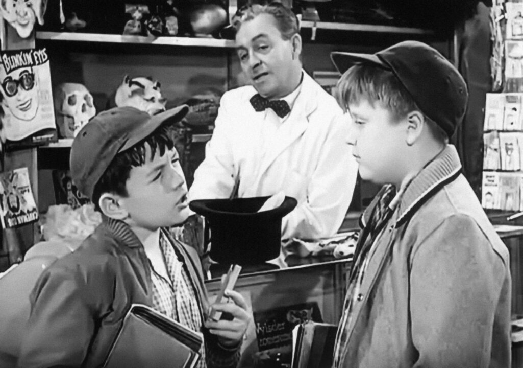 LEAVE IT TO BEAVER, (from left): Jerry Mathers, Eddie Marr, Robert 'Rusty' Stevens, 'Beaver The Magician', (Season 3, aired Dec. 19, 1959), 1957-63.