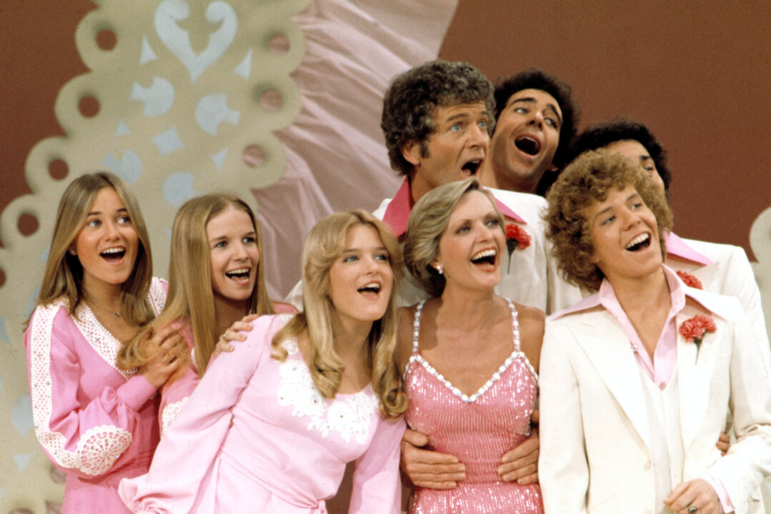 THE BRADY BUNCH HOUR, Maureen McCormick, Geri Reischl, Susan Olsen, Robert Reed, Florence Henderson, Barry Williams, Christopher Knight, Mike Lookinland, 1977