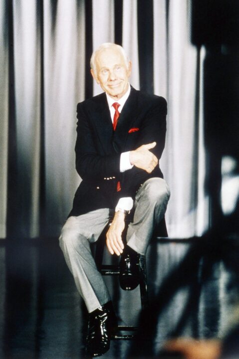 THE TONIGHT SHOW STARRING JOHNNY CARSON, Johnny Carson, (host), during his final show, (aired May 22, 1992), 1962-1992.