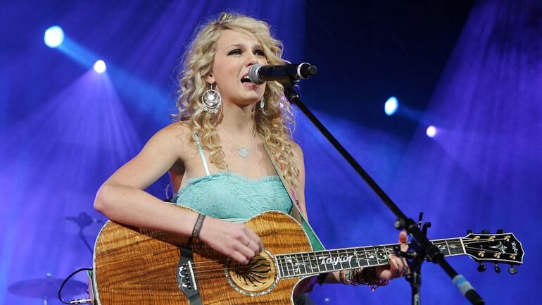 Music artist Taylor Swift performs during the Academy of Country Music New Artists' Party for a Cause show at the MGM Grand Conference Center May 14, 2007 in Las Vegas, Nevada