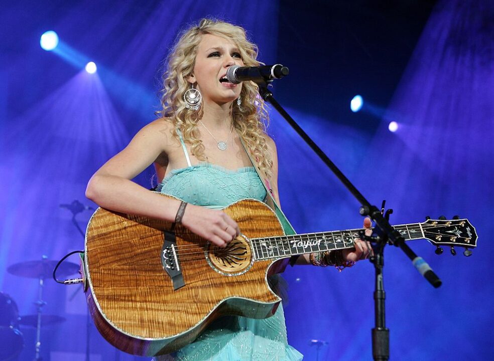 Music artist Taylor Swift performs during the Academy of Country Music New Artists' Party for a Cause show at the MGM Grand Conference Center May 14, 2007 in Las Vegas, Nevada