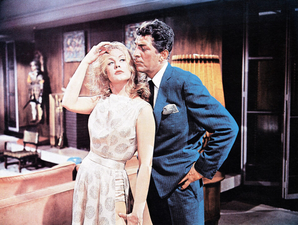 WHO'S BEEN SLEEPING IN MY BED?, from left: Elizabeth Montgomery, Dean Martin, 1963