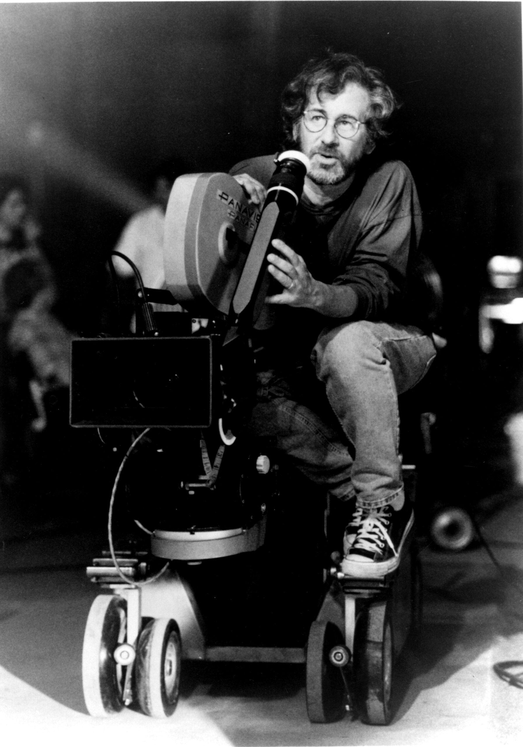 JURASSIC PARK, director Steven Spielberg, on-set, 1993, ©Universal Pictures/courtesy Everett Collection