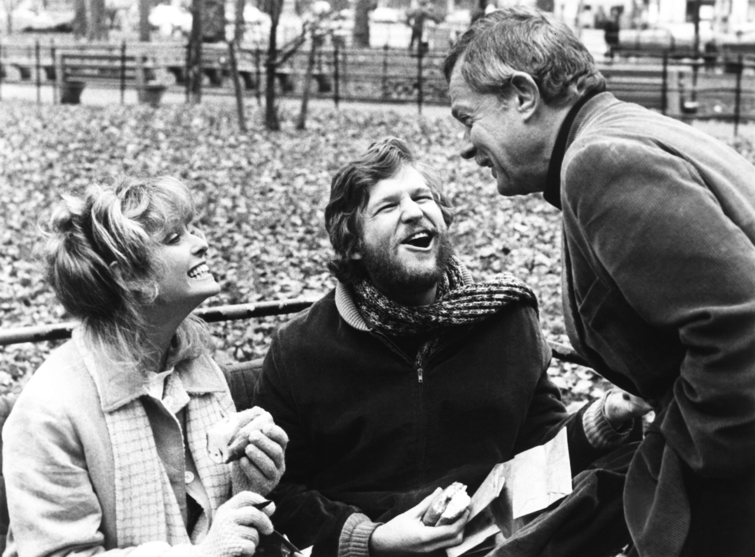 SOMEBODY KILLED HER HUSBAND, from left: Farrah Fawcett, Jeff Bridges, director Lamont Johnson on set, 1978