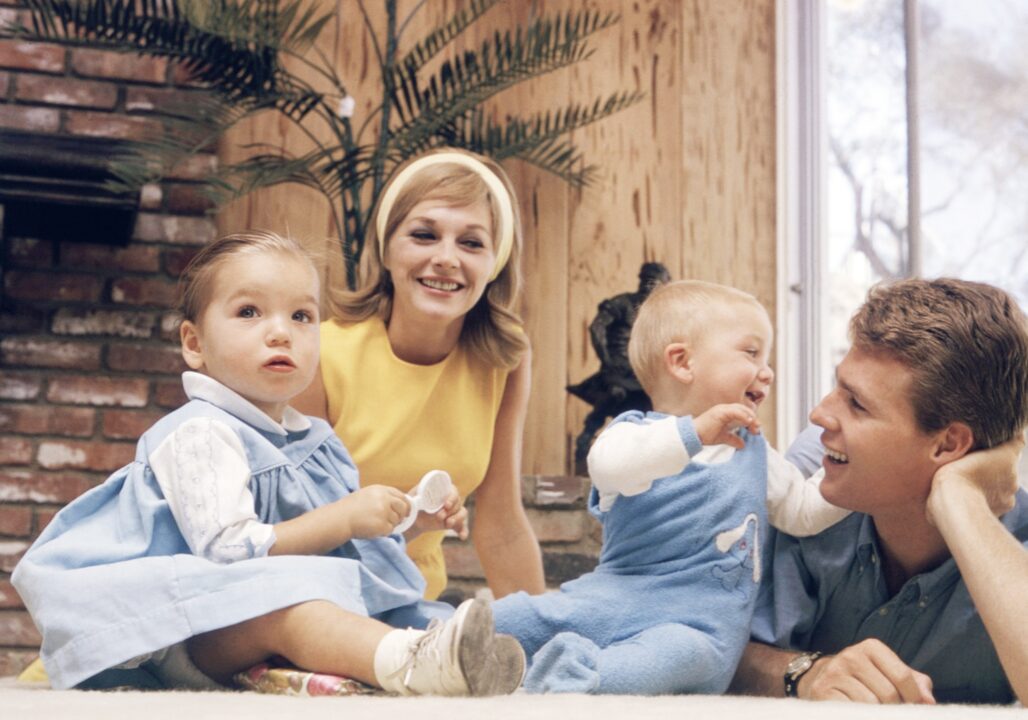 Ryan O'Neal and Joanna Moore at home with their daughter Tatum O'Neal (left) and son Griffin O'Neal, 1966 (photo by Gene Trindl)