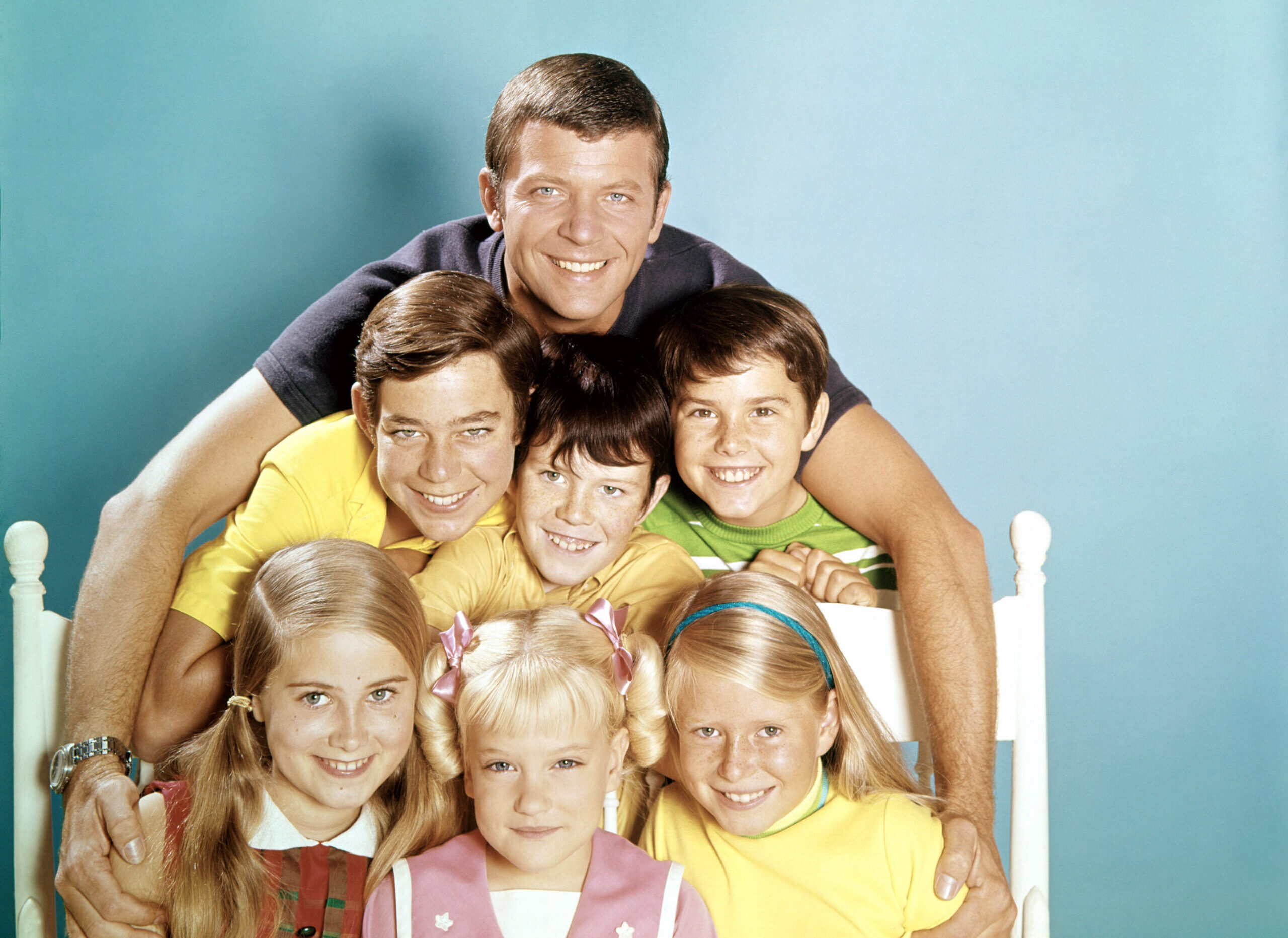 THE BRADY BUNCH, (top): Robert Reed, (middle row, l to r): Barry Williams, Mike Lookinland, Christopher Knight, (bottom): Maureen McCormick, Susan Olsen, Eve Plumb, (Season 1), 1969-74