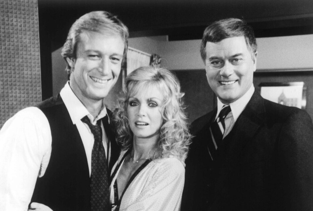 KNOTS LANDING, from left: Ted Shackleford, Donna Mills, Larry Hagman in 'New Beginnings' (Season 4, Episode 6, aired October 29, 1982), 1979-93.