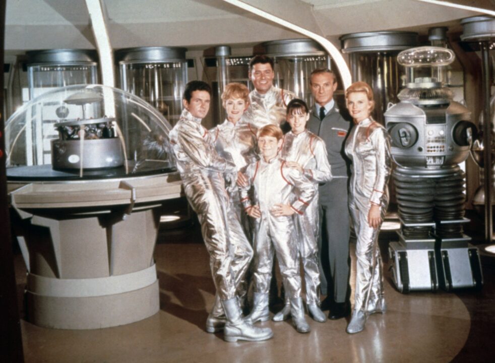 LOST IN SPACE, in front, from left: Mark Goddard, June Lockhart, Billy Mumy, Angela Cartwright, Jonathan Harris, Marta Kristen; in back: Guy Williams, 1965-1968. ph: TM and Copyright ©20th Century Fox Film Corp. All rights reserved. /TV Guide / Courtesy Everett Collection