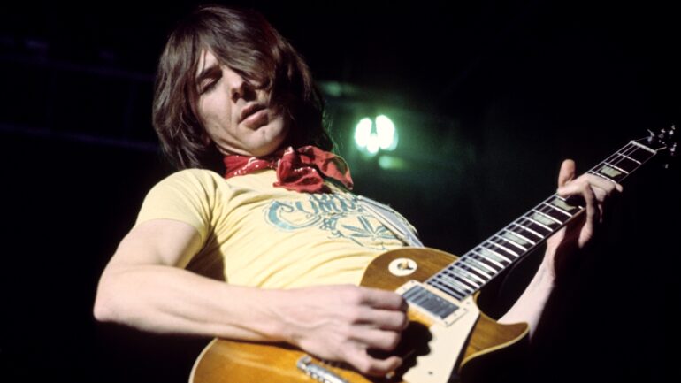 Photo of BAD COMPANY and Mick RALPHS; Mick Ralphs performing on stage