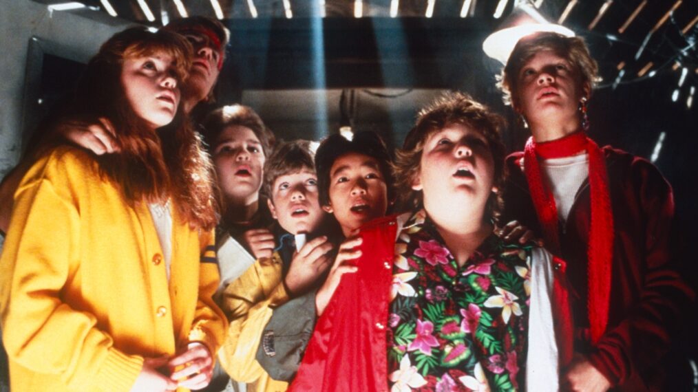 THE GOONIES, from left: Kerri Green, Josh Brolin, Corey Feldman, Sean Astin, Ke Huy Quan (aka Jonathan Ke Quan), Jeff Cohen, Martha Plimpton, 1985.