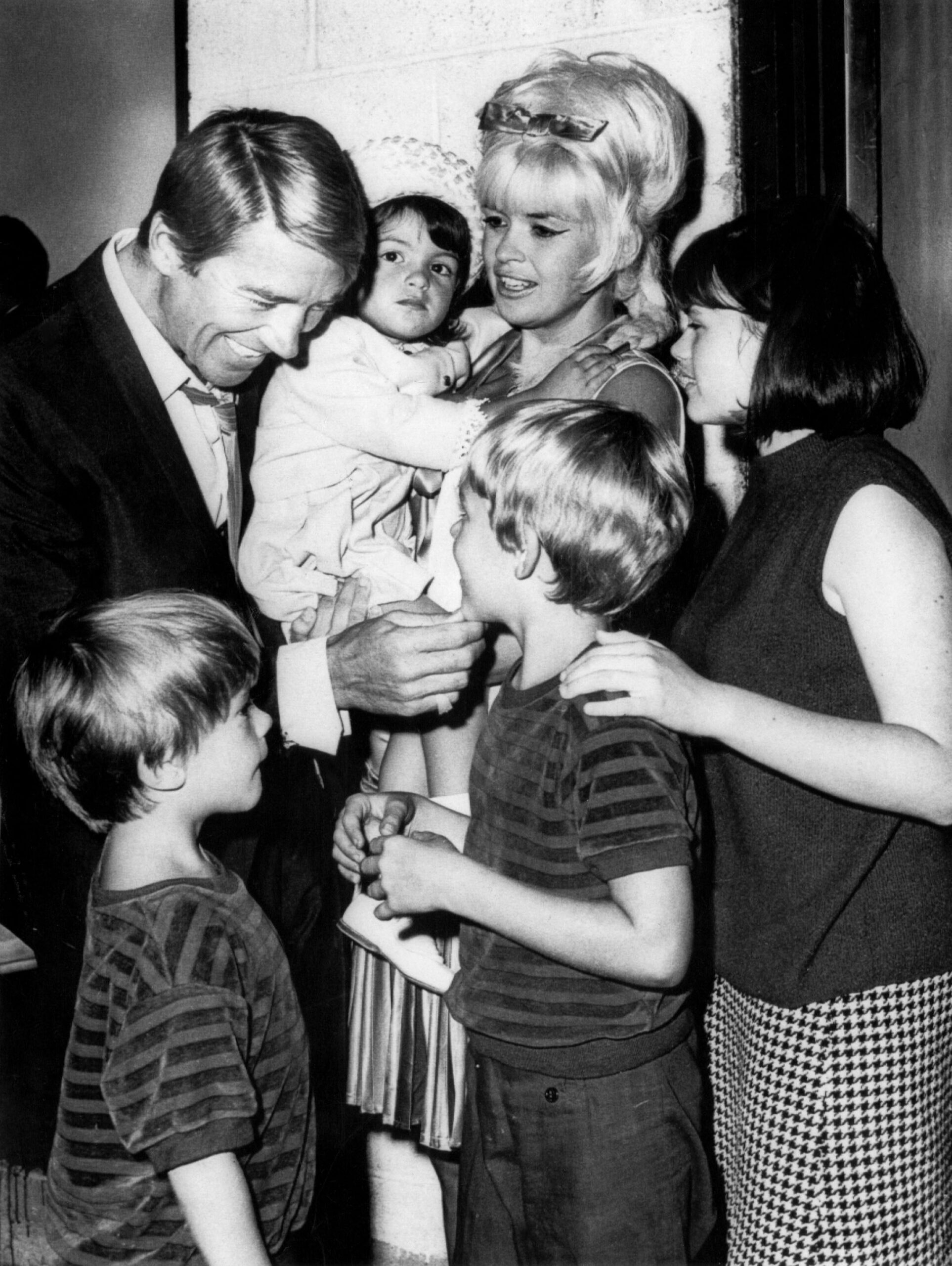 Mickey Hargitay reunites with former wife Jayne Mansfield and their children Zoltan, Miklos, Mariska and Jayne Marie, 1966