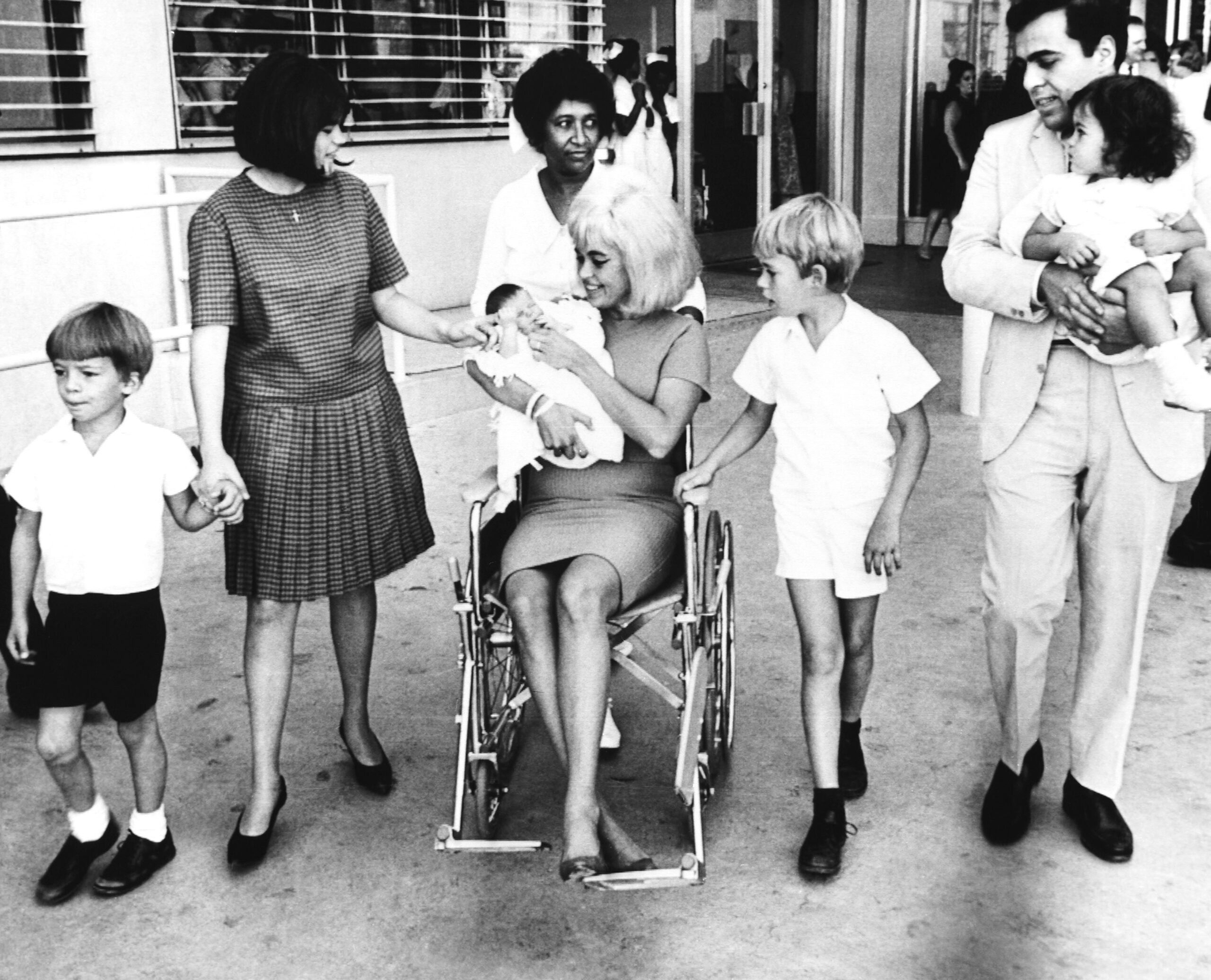 Jayne Mansfield and her third husband, Matt Cimber, leave Cedars of Lebanon Hospital with newborn son Anthony Cimber and children (from left), Zoltan Hargitay, Jayne Marie Mansfield, Mickey Hargitay, Jr., and Mariska Hargitay, October 21, 1965