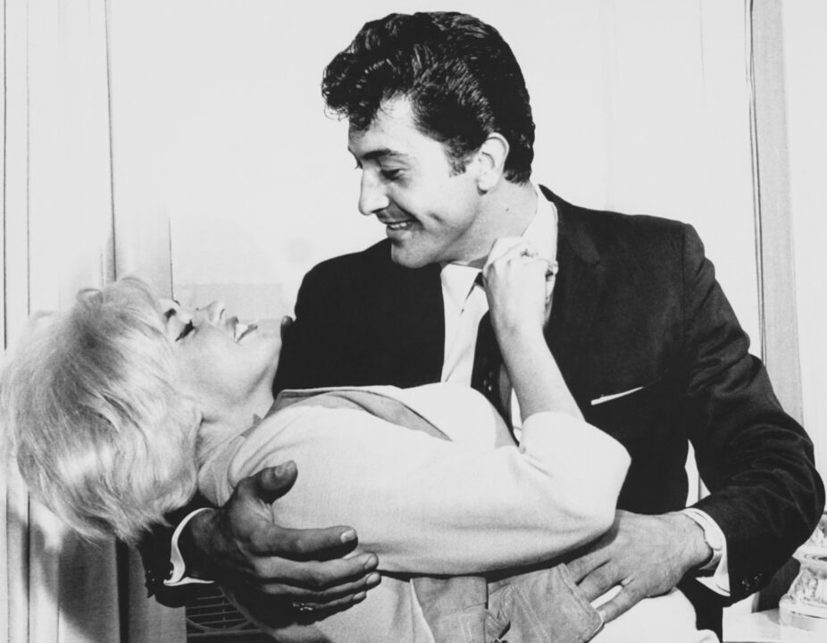 Jayne Mansfield, with her current flame, Brazilian-born Italian singer and actor Nelson Sardelli, Chicago, May 6, 1963