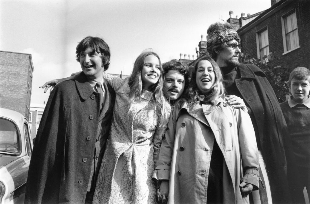 6th October 1967: California based pop-folk vocal harmony group Mamas And The Papas in England, celebrating after theft charges were dropped against 'Mama' Cass Elliot who was accused of stealing blankets and keys from the Royal Garden Hotel in Kensington on an earlier visit. From left to right, Denny Doherty, Michelle Gilliam (Michelle Philips), Scott McKenzie, 'Mama' Cass Elliot (1943 - 1974) and John Phillips (1935 - 2001)