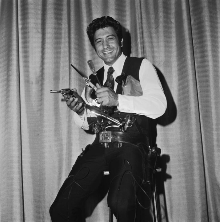 Brazilian-born singer and comedian Nelson Sardelli with an assortment of 'weapons', UK, 6th June 1972