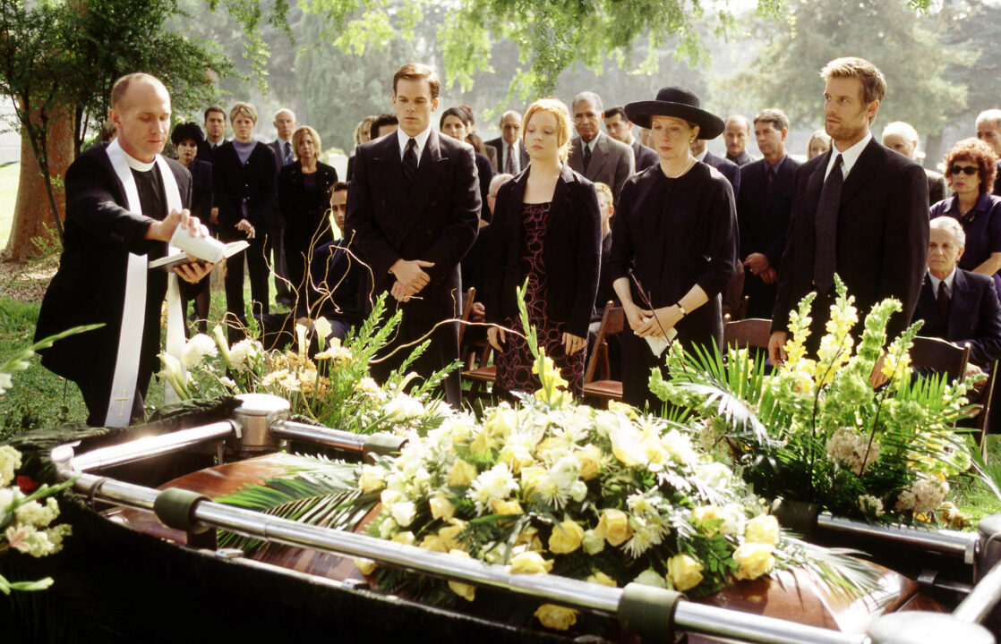 SIX FEET UNDER, ('Pilot', Season 1), Tim Maculan, Michael C. Hall, Lauren Ambrose, Frances Conroy, Peter Krause, (Season 1, 2001), 2001 - present.