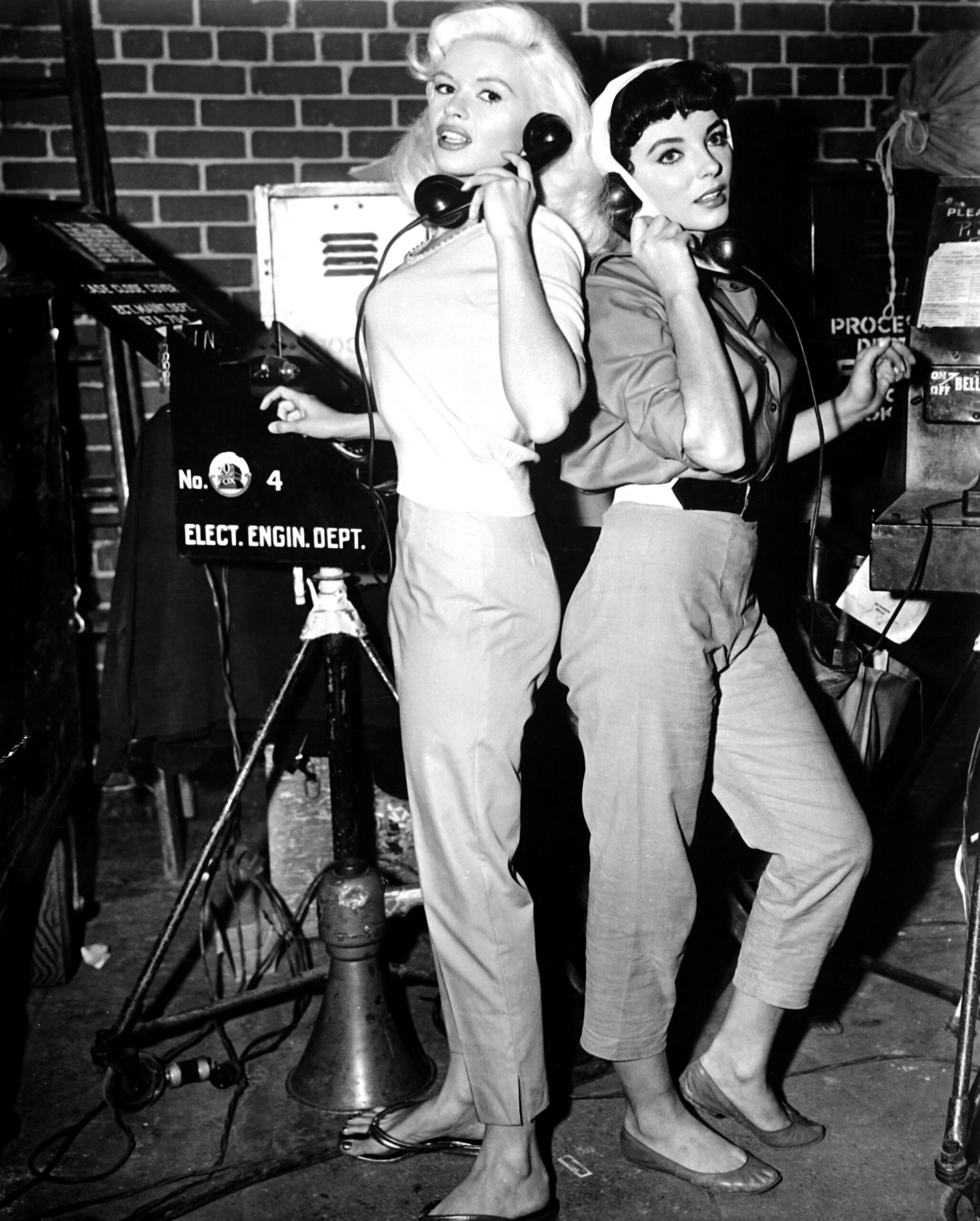 THE WAYWARD BUS, from left, Jayne Mansfield, Joan Collins, on-set, 1957,
