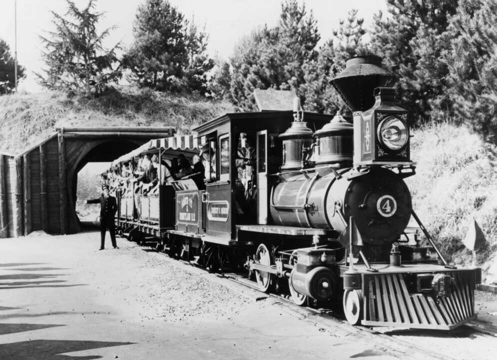 Disneyland train, BELL TELEPHONE HOUR, train to yesterday, Disneyland railroad opens The Sounds of America, (Season 3, ep. 9 , aired Feb. 17, 1961), 1959-68. Courtesy Everett Collectio