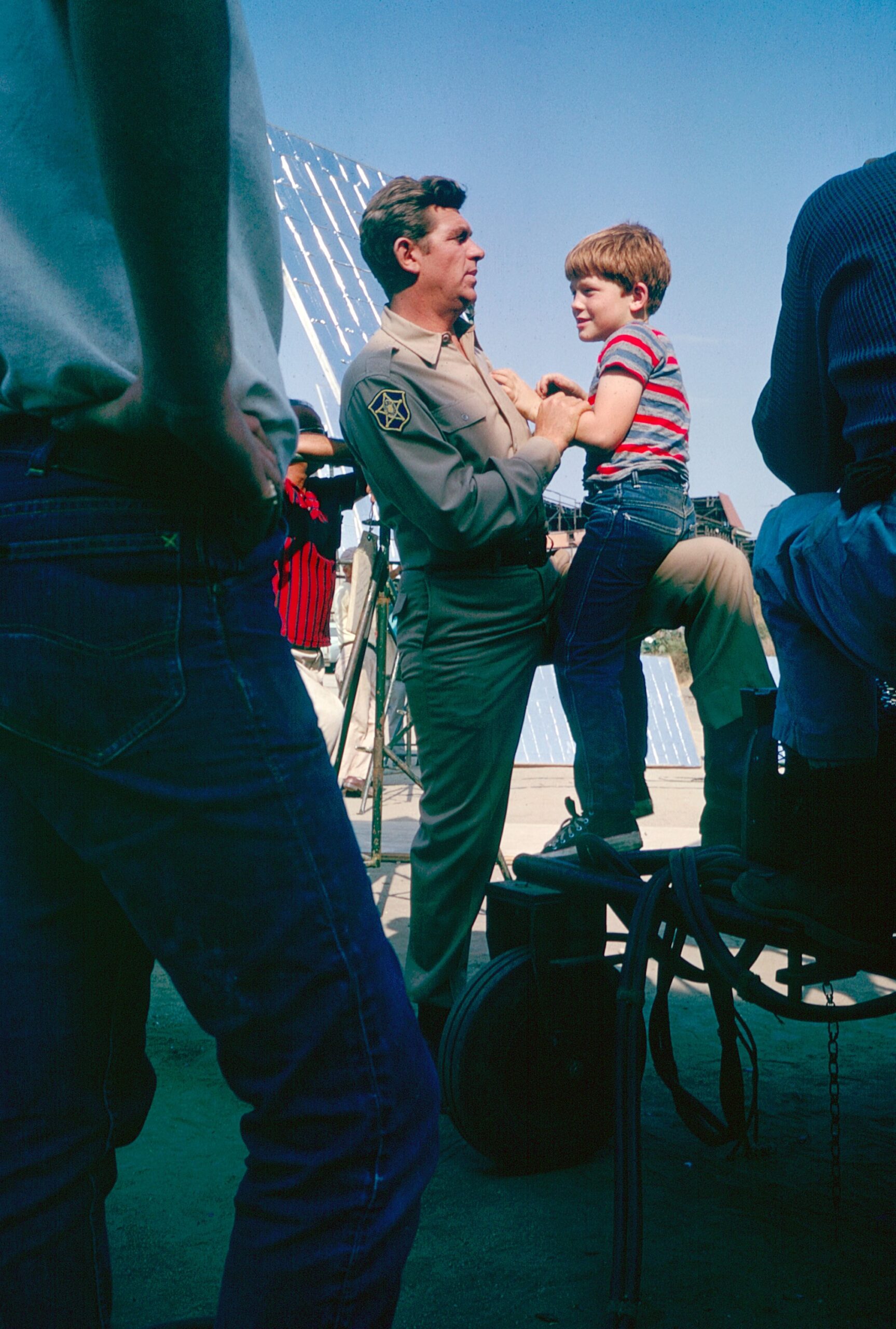 THE ANDY GRIFFITH SHOW, from left: Andy Griffith, Ron Howard, on set, (September 1962), 1960-68. photo: