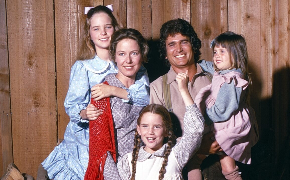 LITTLE HOUSE ON THE PRAIRIE, from left: Melissa Sue Anderson, Karen Grassle, Melissa Gilbert (bottom), Michael Landon, Lindsay / Sidney Greenbush, (1974), 1974-83. ph: Ivan Nagy/TV Guide/©NBC/Courtesy Everett Collection