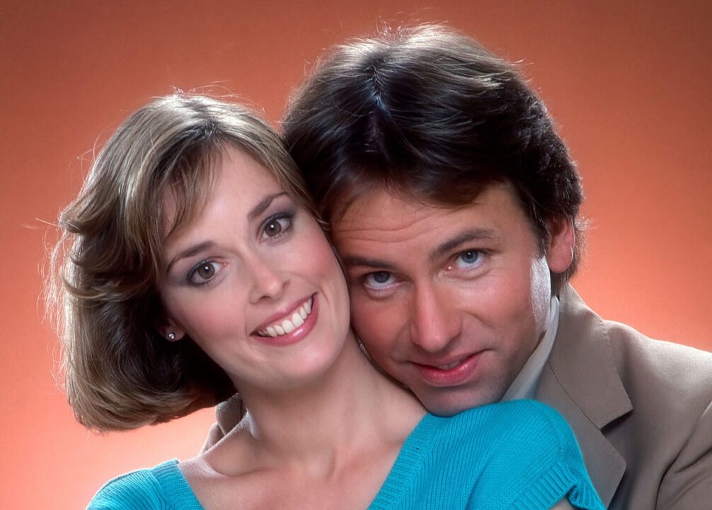 THREE'S A CROWD, from left: Mary Cadorette, John Ritter, (1984), 1984-1985, ph: Mario Casilli / TV Guide / ©ABC/courtesy Everett Collection