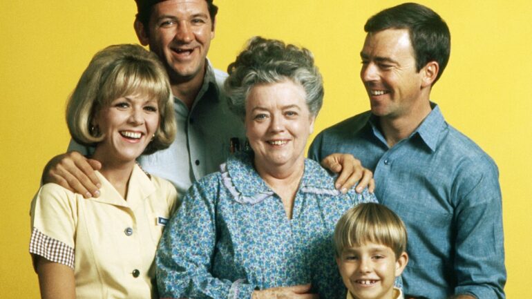 MAYBERRY R.F.D., from left, Arlene Golonka, George Lindsey, Frances Bavier, Buddy Foster, Ken Berry, 1968-71 (1968 photo).