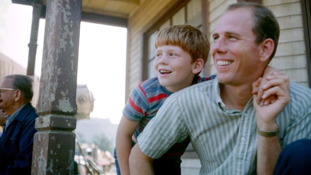 THE ANDY GRIFFITH SHOW, from left: Ron Howard, Rance Howard, on set, (September 1962), 1960-68