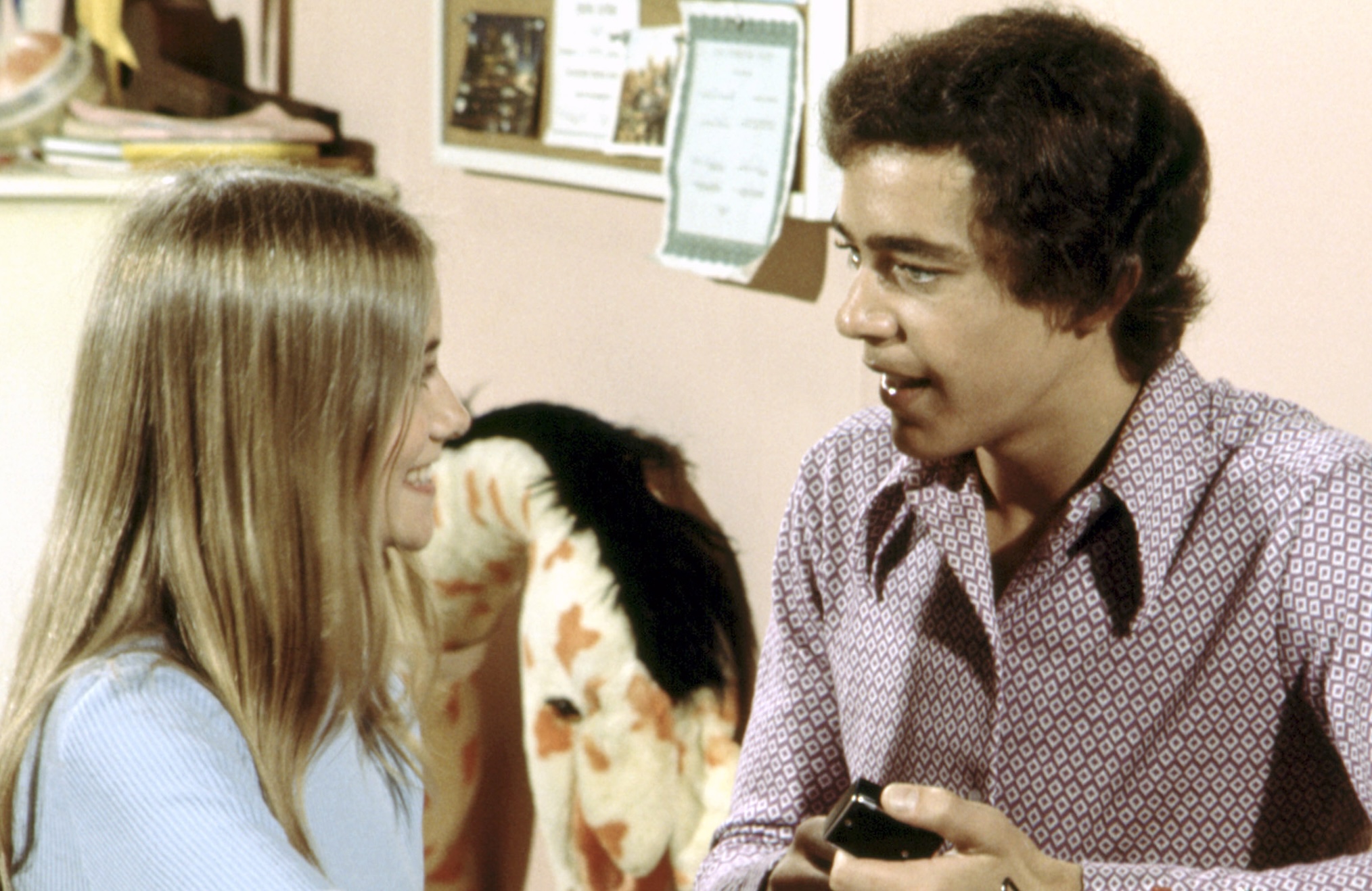 THE BRADY BUNCH, Maureen McCormick, Barry Williams, 'The Private Ear', (Season 3, aired Nov. 12, 1971), 1969-74