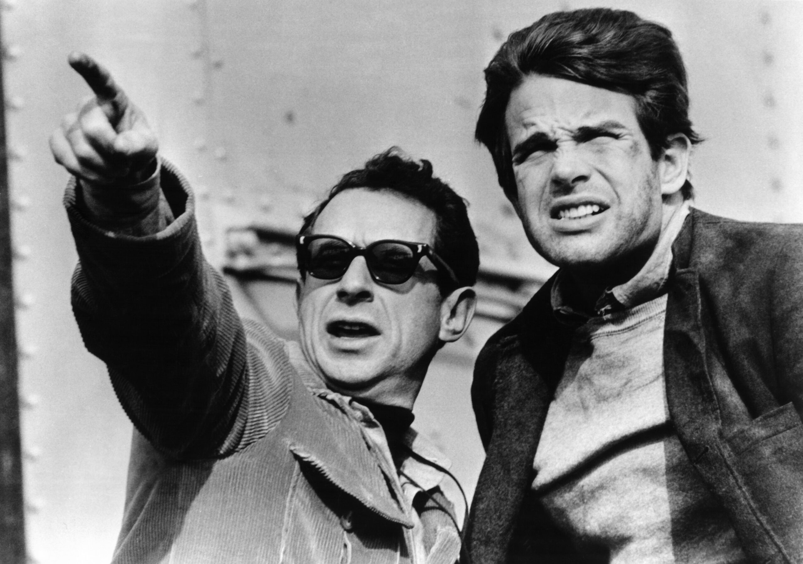 BONNIE AND CLYDE, director Arthur Penn, Warren Beatty on set, 1967