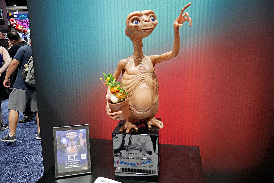 E.T. collectible figure Comic Con