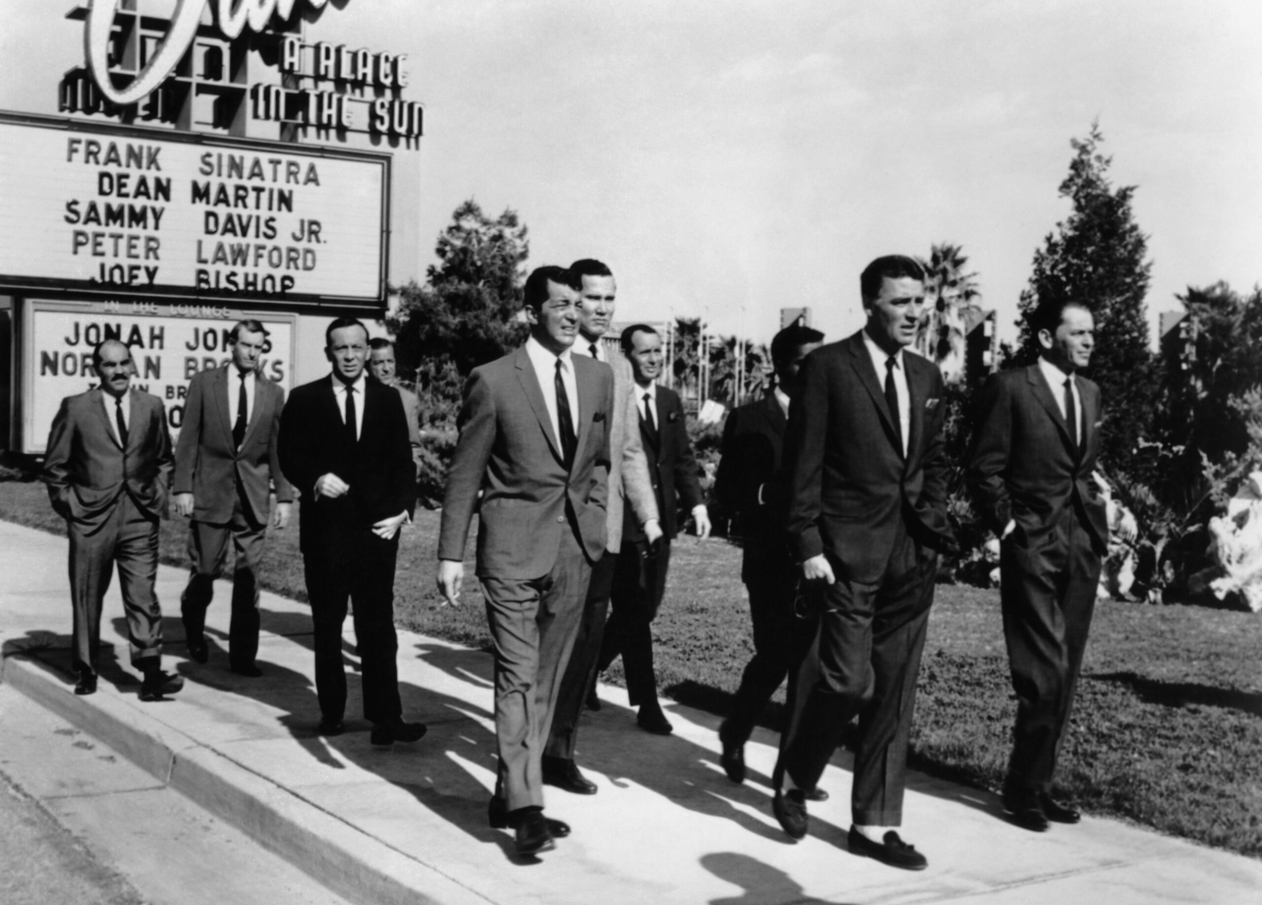 OCEAN'S ELEVEN, Richard Benedict, Clem Harvey, Norman Fell, Buddy Lester, Dean Martin, Henry Silva, Joey Bishop, Sammy Davis Jr., Peter Lawford, Frank Sinatra, 1960