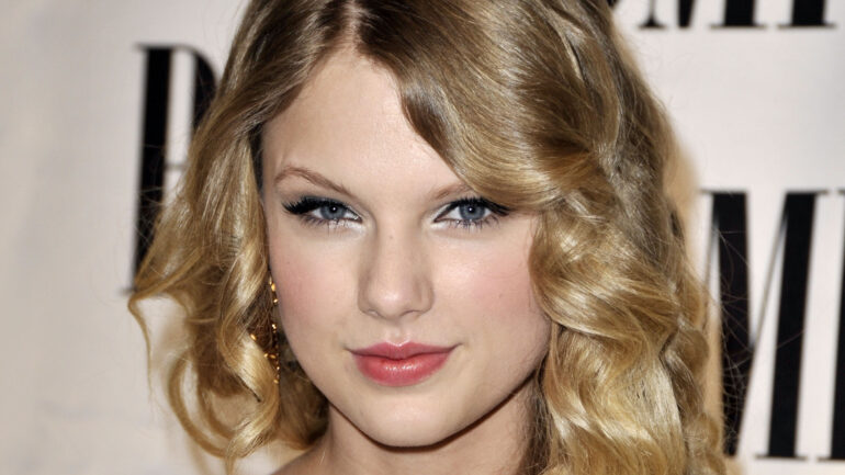 BEVERLY HILLS, CA - MAY 19: Singer Taylor Swift arrives at BMI's 57th Annual Pop Awards at the Beverly Wilshire Hotel on May 19, 2009 in Beverly Hills, California.