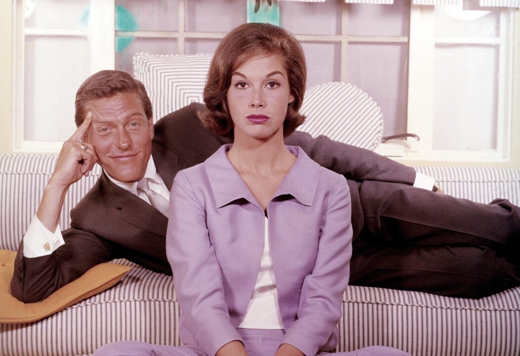THE DICK VAN DYKE SHOW, from left: Dick Van Dyke, Mary Tyler Moore, 1961-66/TV Guide/Courtesy Everett Collection