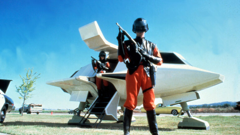 V, Alien troops stand guard, after imposing martial law on Earth, television mini-series, 1983