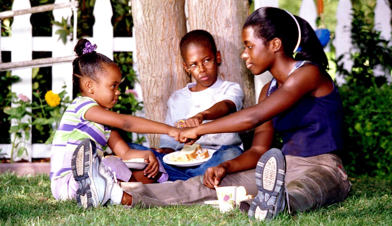 THE BERNIE MAC SHOW, 2001-present, Dee Dee Davis, Jeremy Suarez, Camille Winbush, episode ('Mac Local 137', aired 11/6/02), TM and Copyright (c)20th Century Fox Film Corp. All rights reserved.