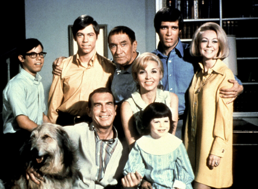 MY THREE SONS, (back row): Barry Livingston, Stanley Livingston, William Demarest, Don Grady, Tina Cole (front): Tramp the dog, Fred MacMurray, Beverly Garland, Dawn Lyn, 1960-72