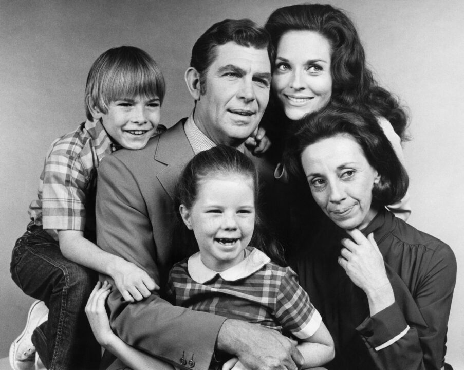 THE NEW ANDY GRIFFITH SHOW, top from left: Marty McCall, Andy Griffith, Lee Meriwether, bottom from left: Lori Rutherford, Ann Morgan Guilbert, 1971.