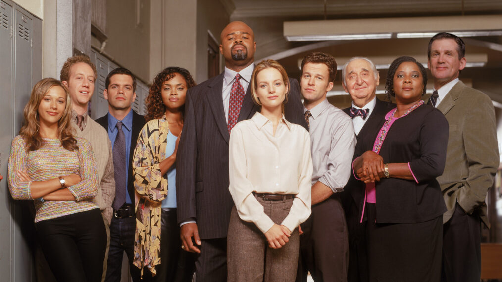 BOSTON PUBLIC, (l to r) Rashida Jones, Joey Slotnick, Nicky Katt, Sharon Leal, Chi McBride, Jessalyn Gilsig, Thomas McCarthy, Fyvush Finkel, Loretta Devine, Anthony Heald, 2000-2004