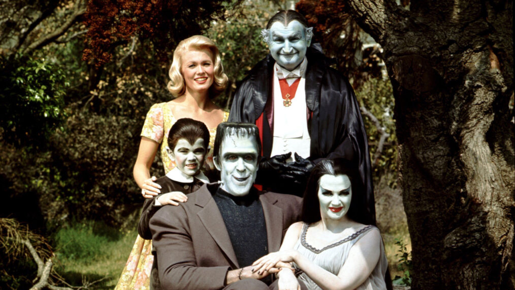 THE MUNSTERS, (clockwise from top right): Al Lewis, Yvonne De Carlo, Fred Gwynne, Butch Patrick, Pat Priest, 1964-66