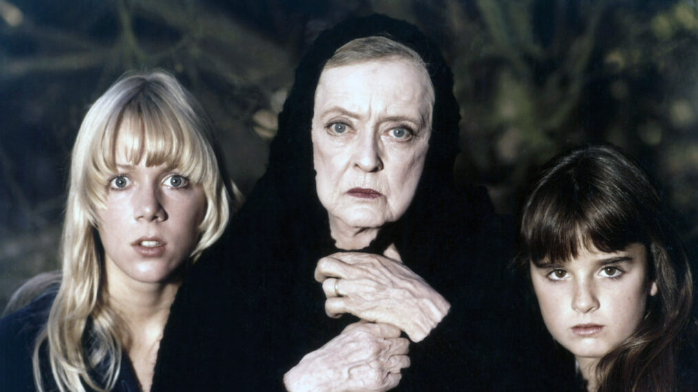 THE WATCHER IN THE WOODS, form left: Lynn-Holly Johnson, Bette Davis, Kyle Richards, 1980