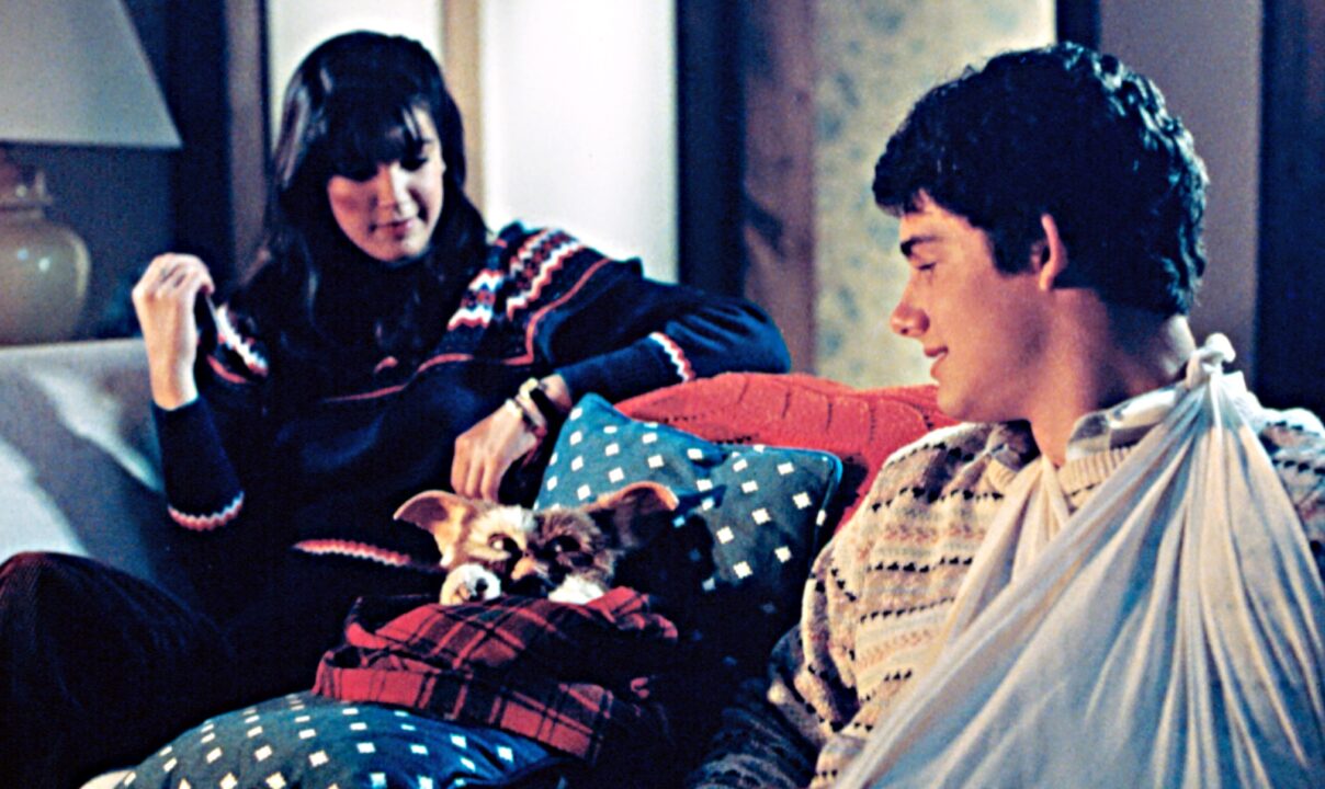 GREMLINS, Phoebe Cates, Gizmo, Zach Galligan, 1984.