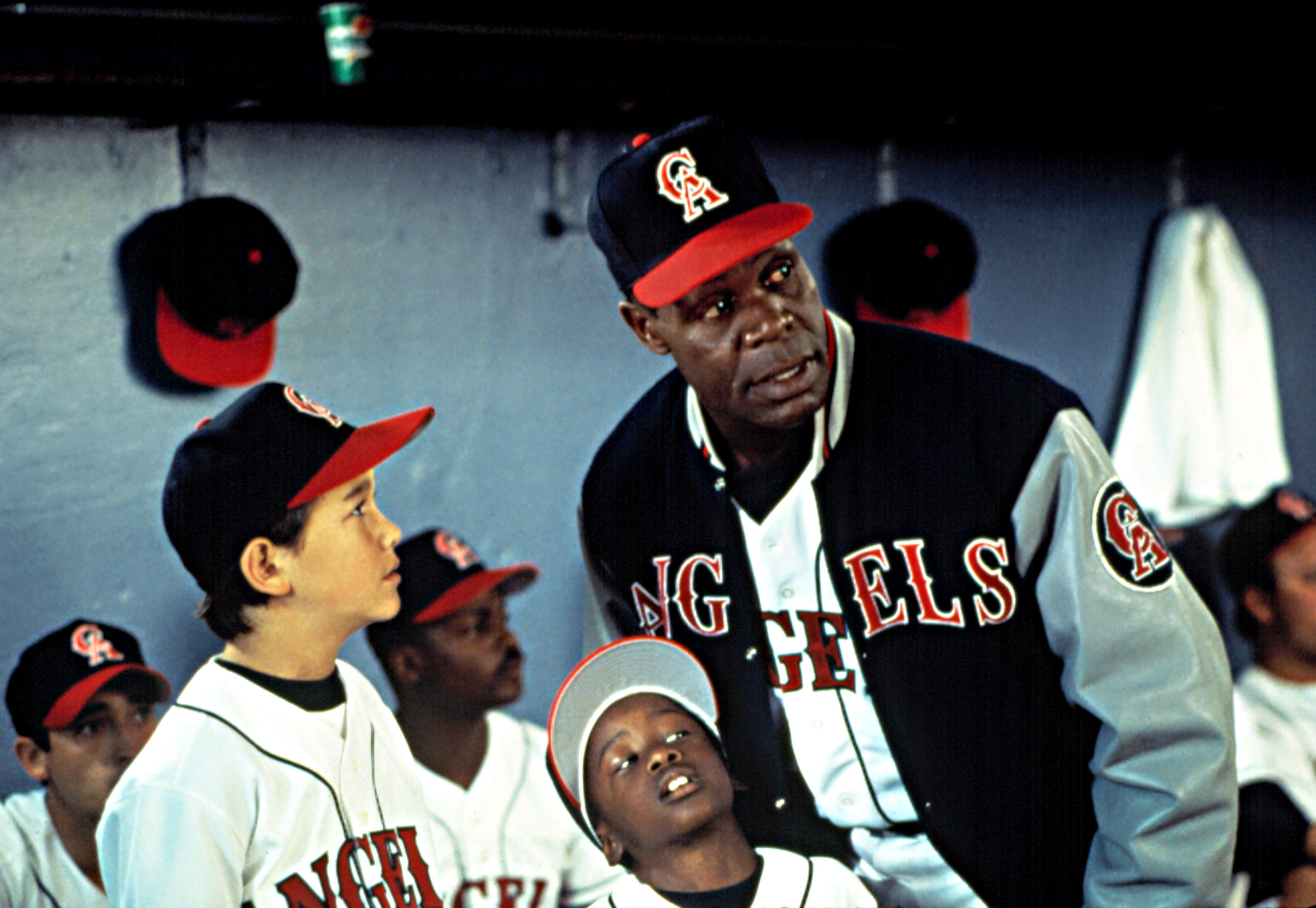 ANGELS IN THE OUTFIELD, Joseph Gordon-Levitt, Danny Glover, Milton Davis, Jr., 1994.