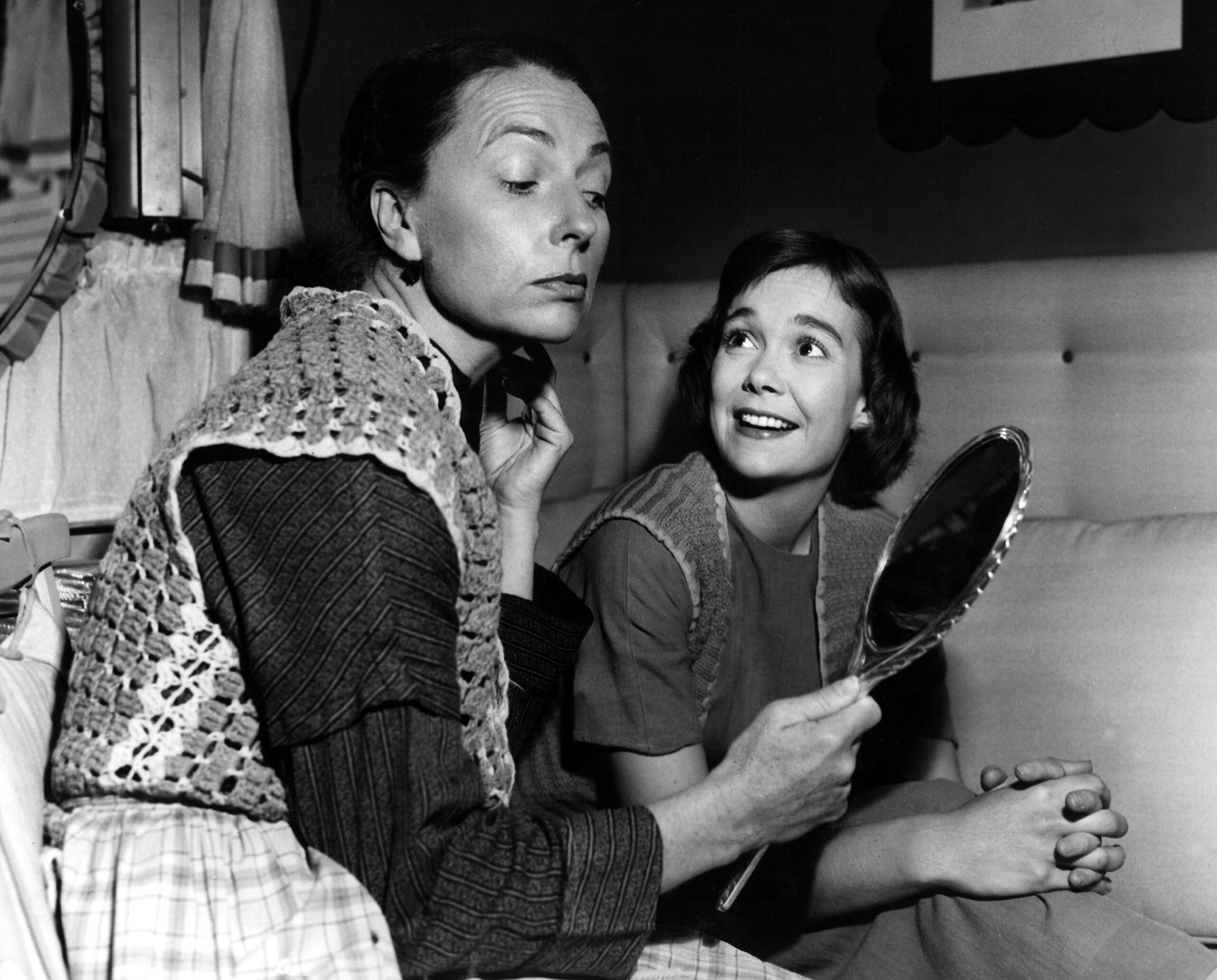 Agnes Moorehead, Jane Wyman between takes on JOHNNY BELINDA, 1948 movie still