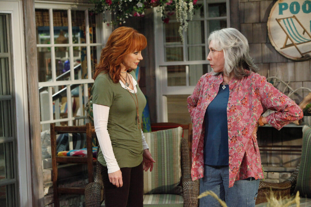 MALIBU COUNTRY, (from left): Reba McEntire, Lily Tomlin, 'Pilot', (Season 1, ep. 101, aired Nov. 2, 2012), 2012-