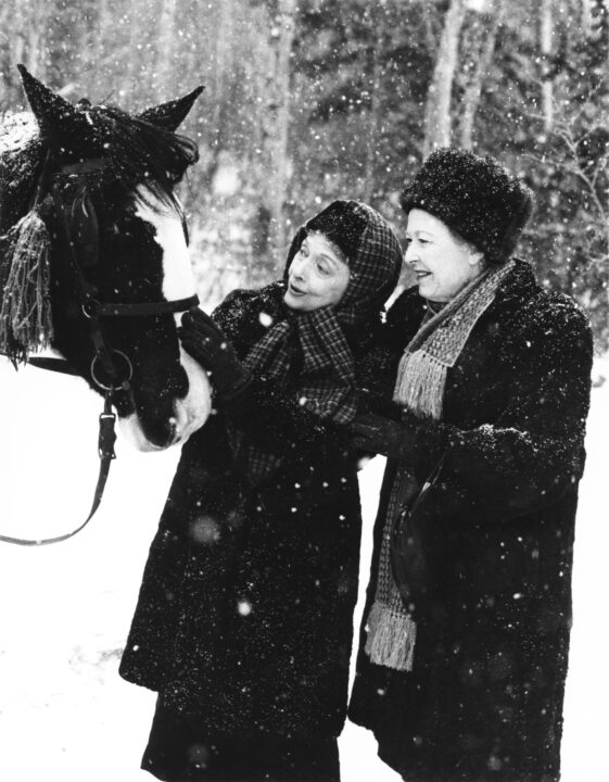THE HOMECOMING: A CHRISTMAS STORY, (aka THE WALTONS), from left, Dorothy Stickney, Josephine Hutchinson, aired December 19, 1971