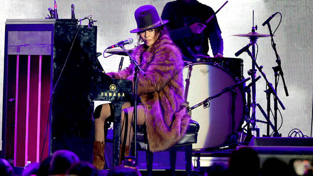 Linda Perry of 4 Non Blondes performs onstage during the 2025 KROQ Almost Acoustic Christmas at The Kia Forum on December 13, 2025 in Inglewood, California